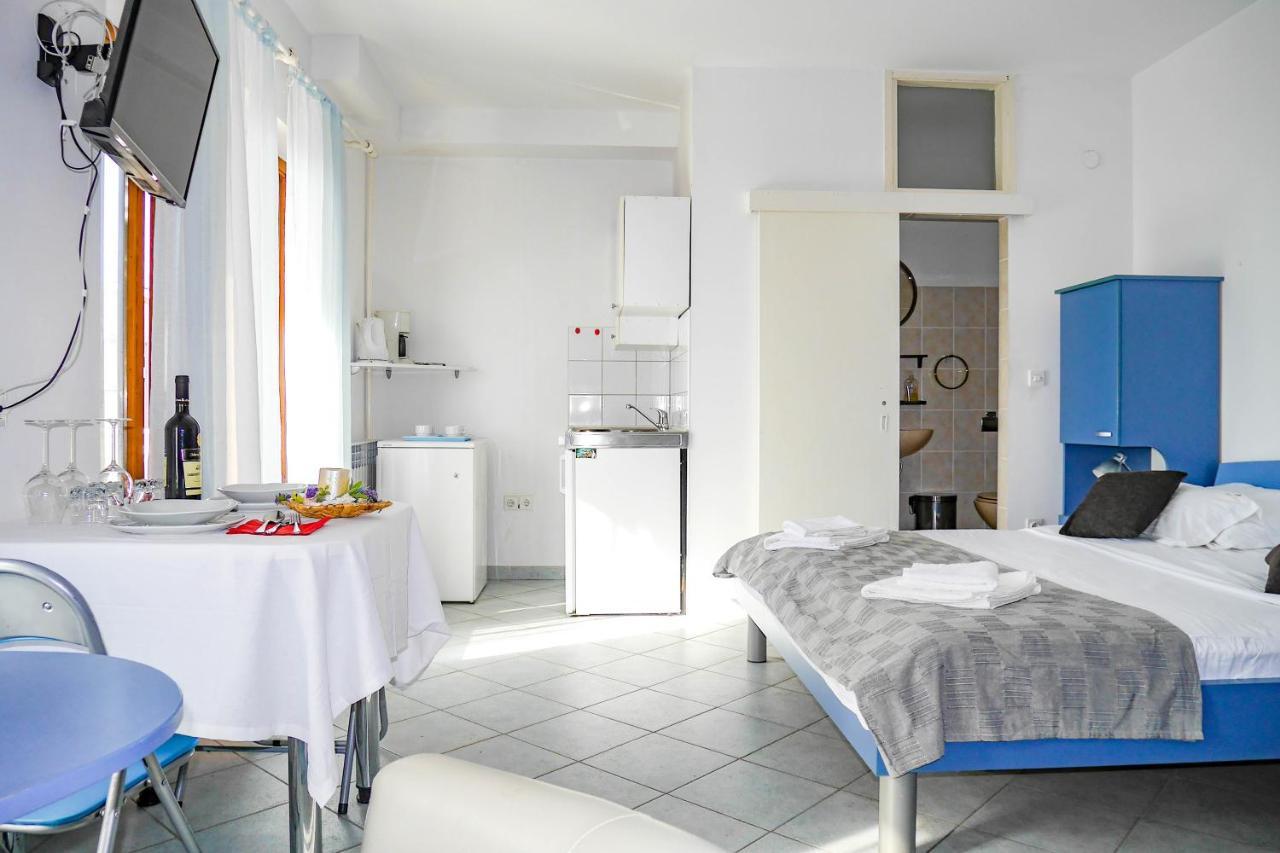 Apartments Beach Dugi Rat Eksteriør bilde
