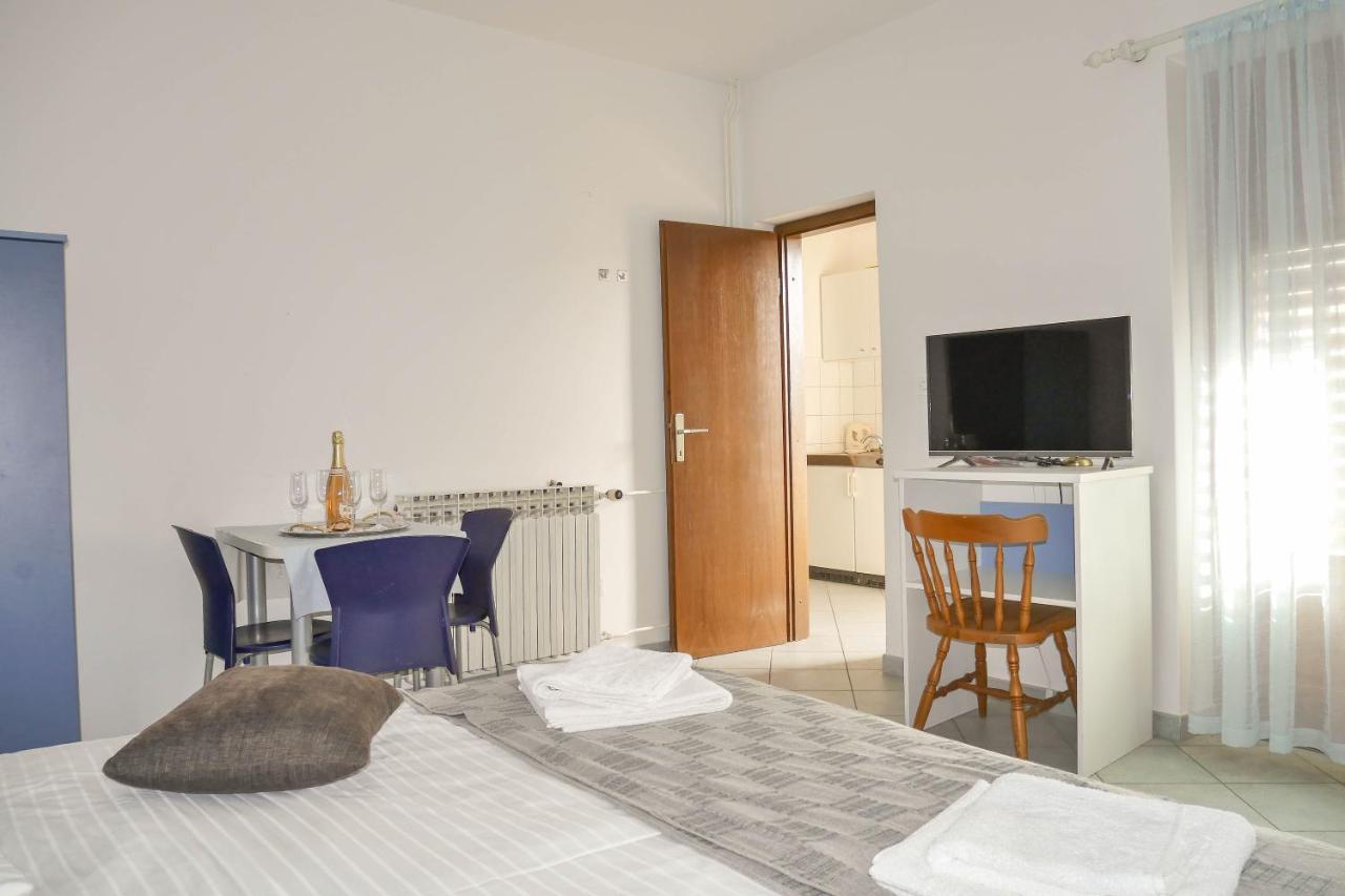 Apartments Beach Dugi Rat Eksteriør bilde